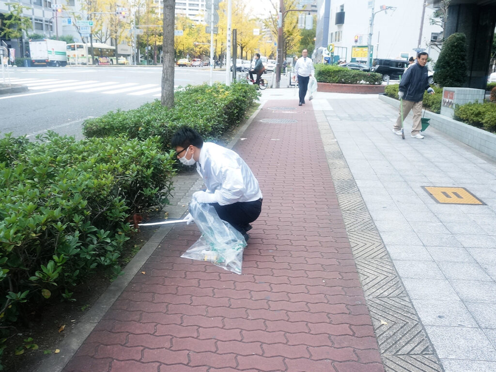 写真：本社一斉清掃の様子